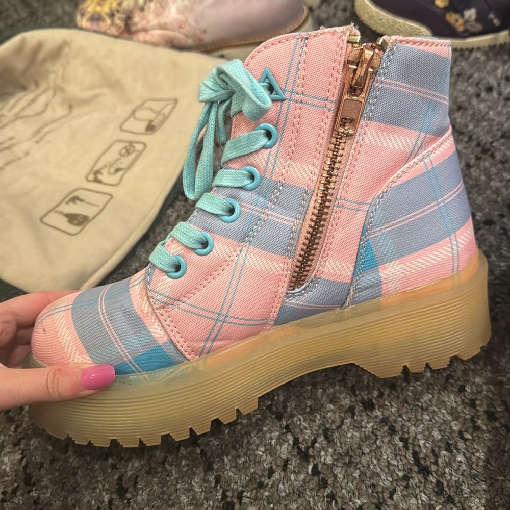 YRU Pink and blue boots - Picture 5 of 5